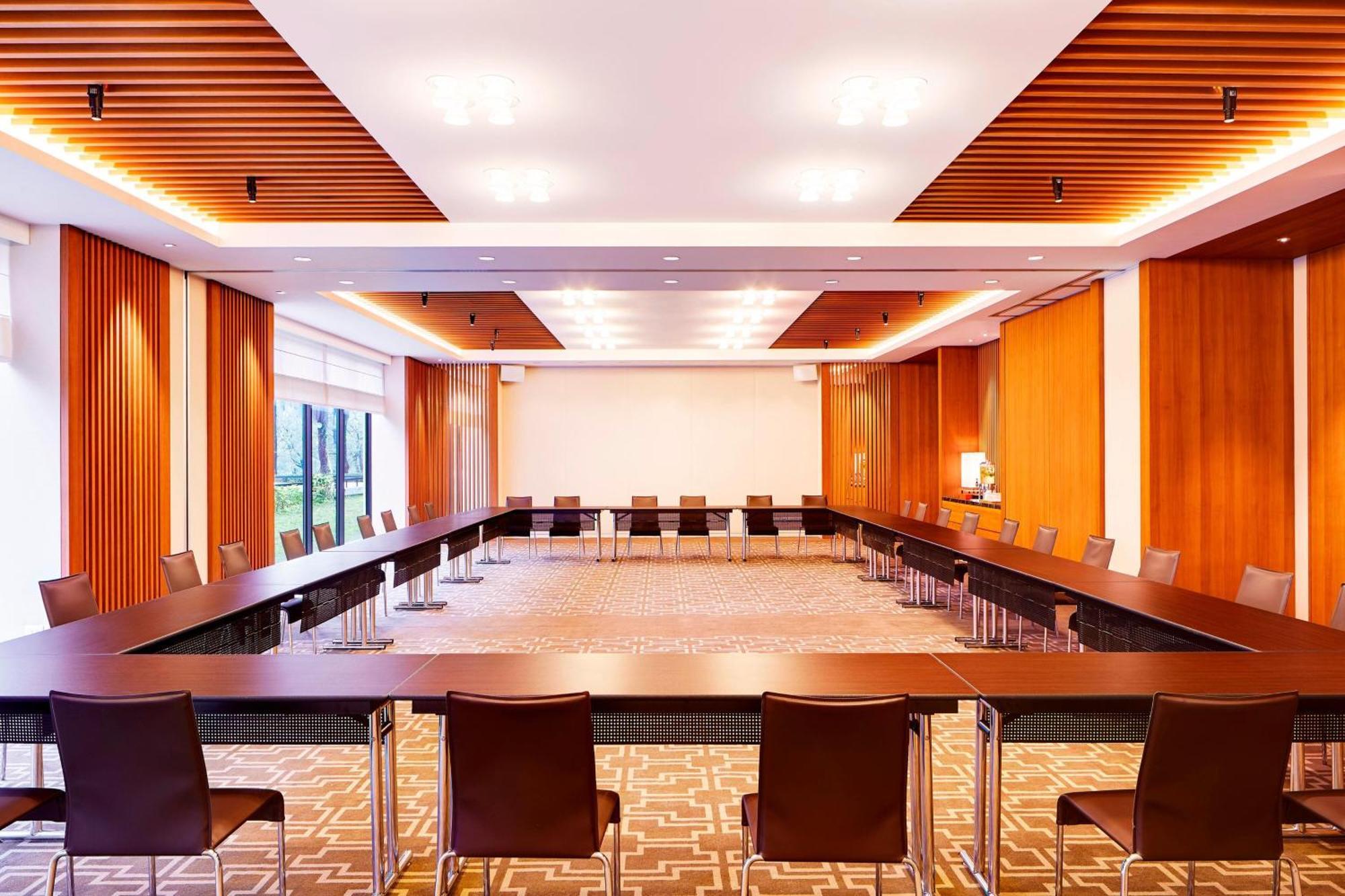 The Westin Tashee Resort, Taoyuan Dasi Eksteriør billede A meeting room at the Swissôtel Grand in Geneva, Switzerland