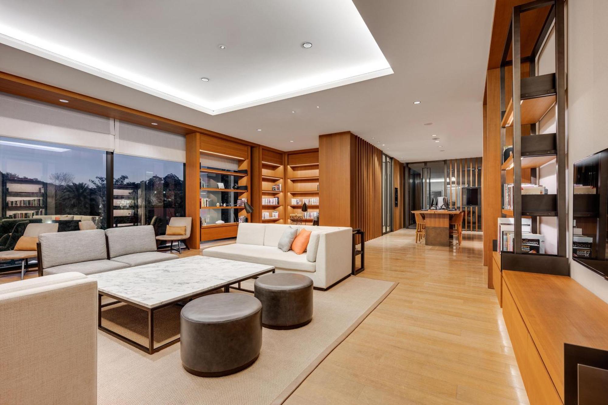 The Westin Tashee Resort, Taoyuan Dasi Eksteriør billede The interior of the 10,000-square-foot (930 m2) penthouse at One Museum Mile